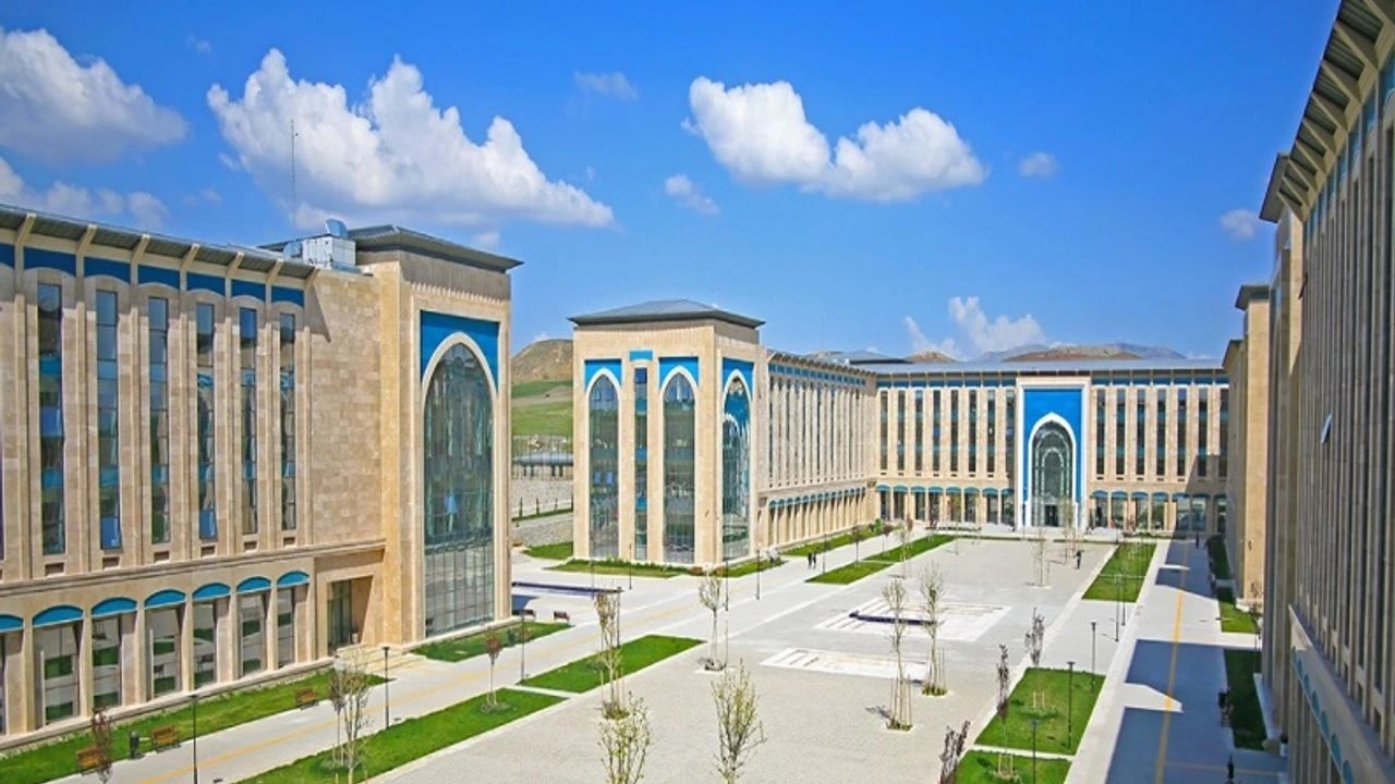 Ankara Yıldırım Beyazıt Üniversitesi 1 Sözleşmeli Bilişim Personeli Alımı Yapacak