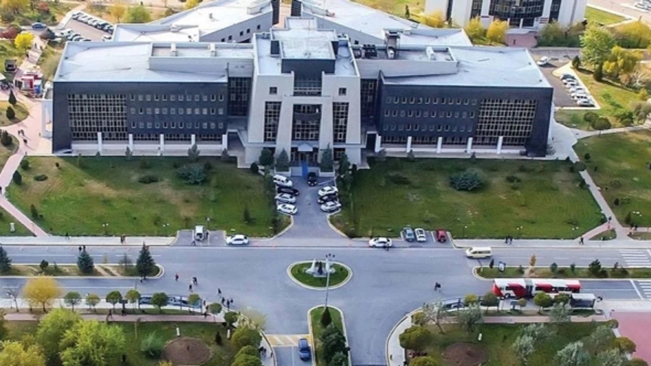 Afyon Kocatepe Üniversitesi En Az Lise Mezunu 50 KPSS ile Güvenlik Görevlisi ve Destek Personeli Alacak! Başvurular Başladı