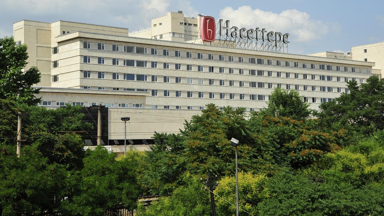 Hacettepe Üniversitesi En Az Lise Mezunu 48 Sözleşmeli Personel Alacak! Başvuru Şartları ve Kadrolar Açıklandı