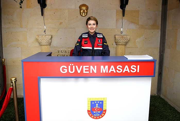 jgk-guven-masa-personeli.jpg