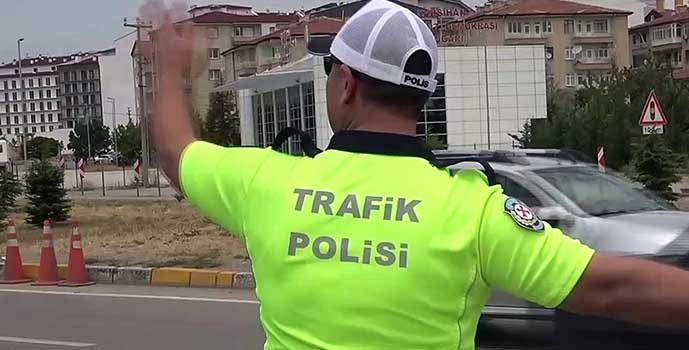trafik-polis-nasil-olunur.jpg